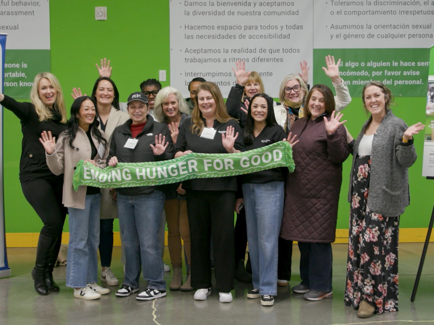 Компания Providence Health Plan принимает у себя мероприятие коалиции BizWomen, посвященное борьбе с голодом и проводимое при участии Продовольственного банка штата Орегон